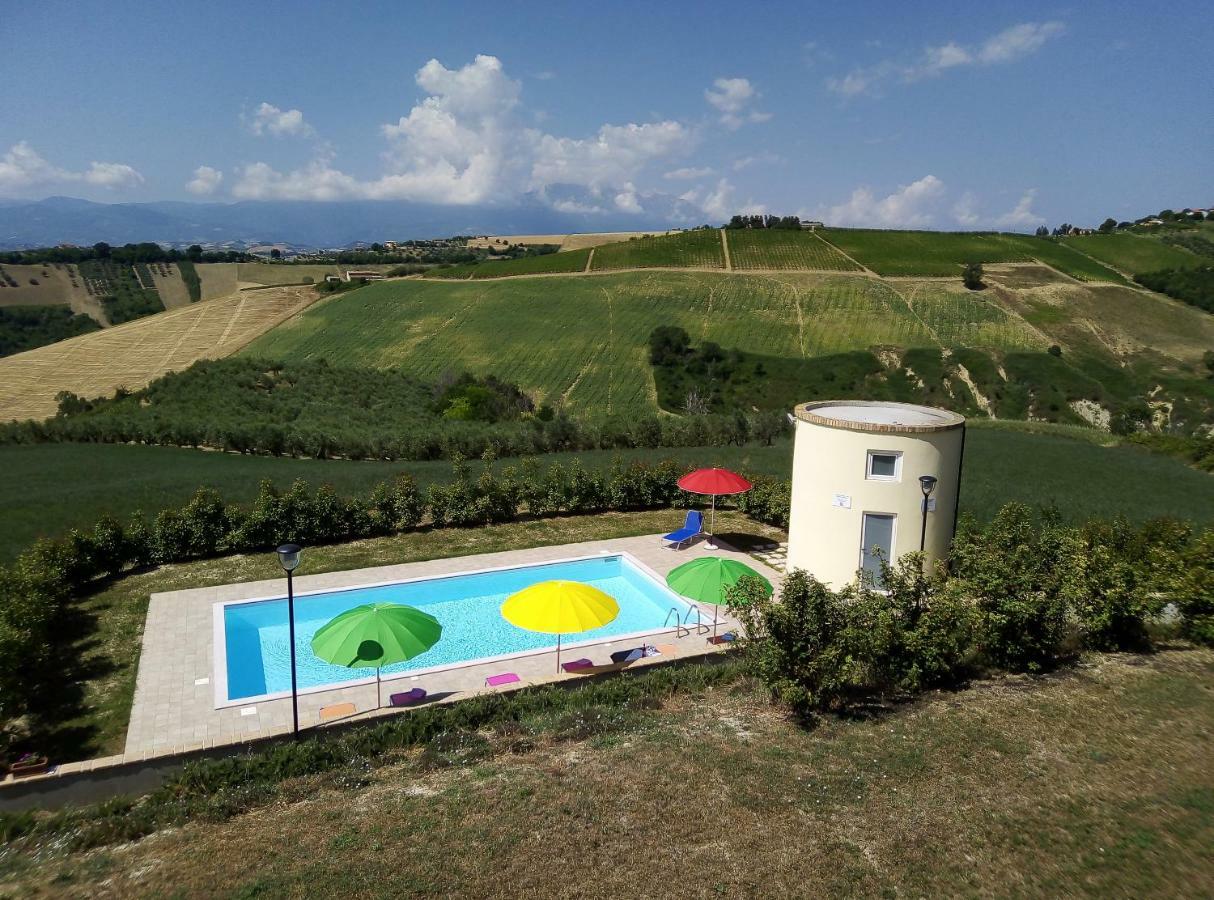 Agriturismo Terra Dei Falchi Castilenti Exterior photo